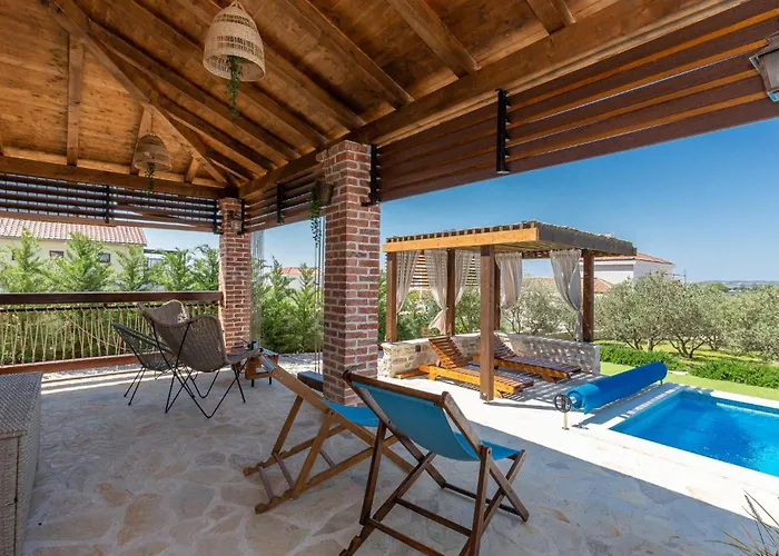 Stella Del Nyaraló *